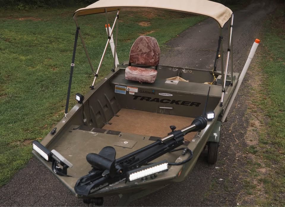 2008 Tracker Grizzly 1448: Bow and deck