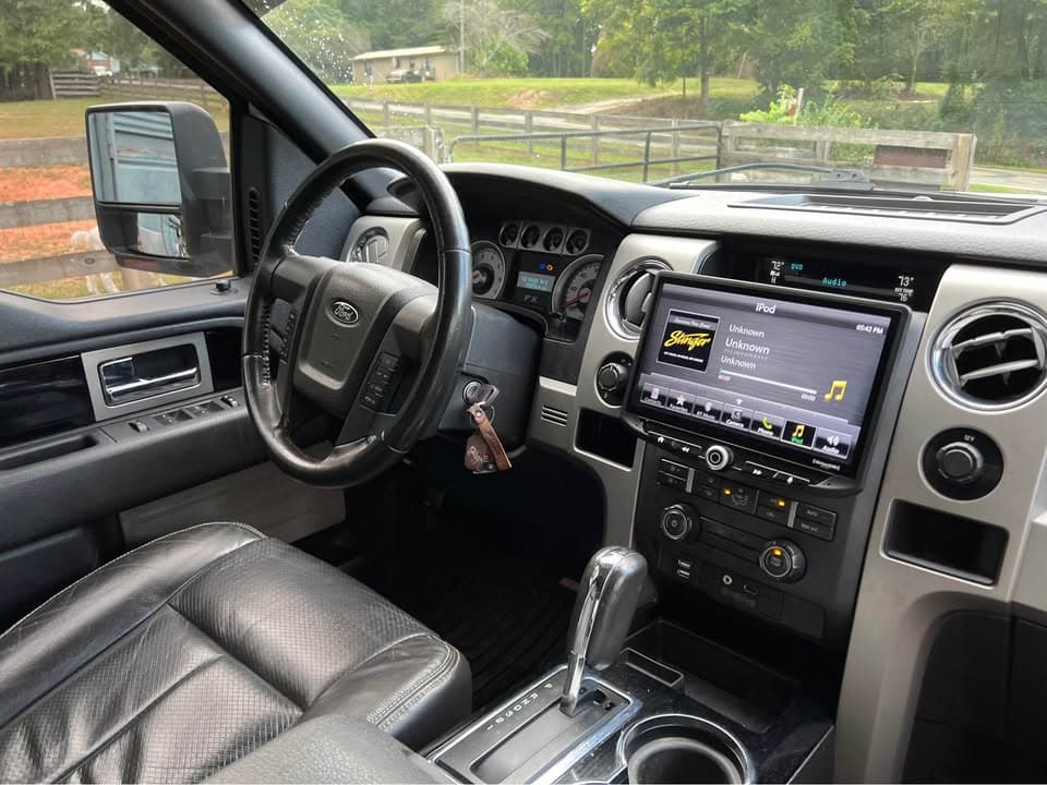 2010 Ford F-150 FX4: Driver’s seat and dashboard