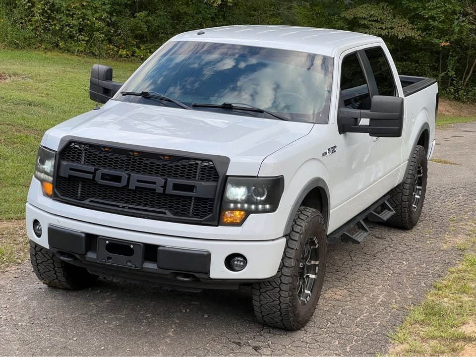 2010 Ford F-150 FX4: Front three-quarter