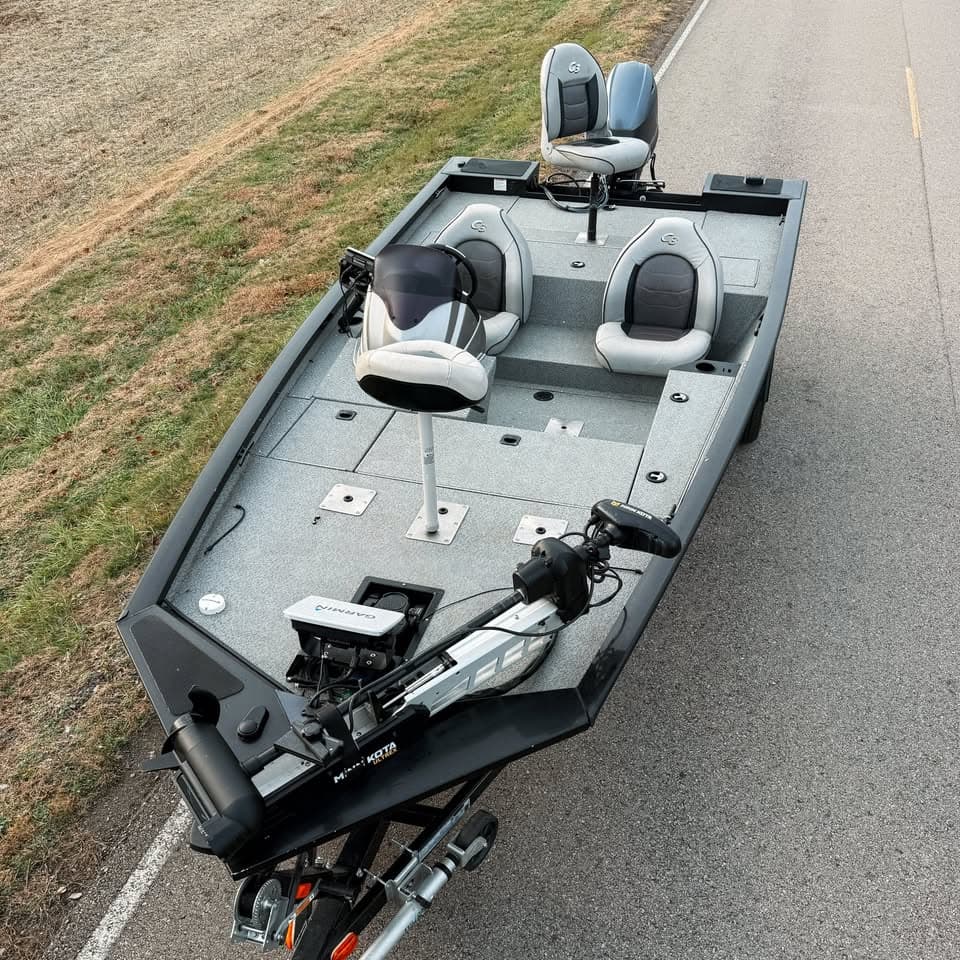 2019 G3 1710: Bow and casting deck