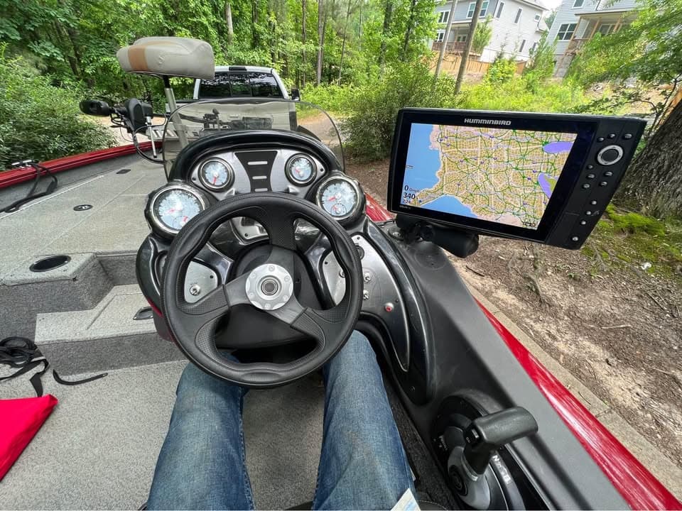 2019 Tracker Pro Team 175 TXW: Helm and electronics