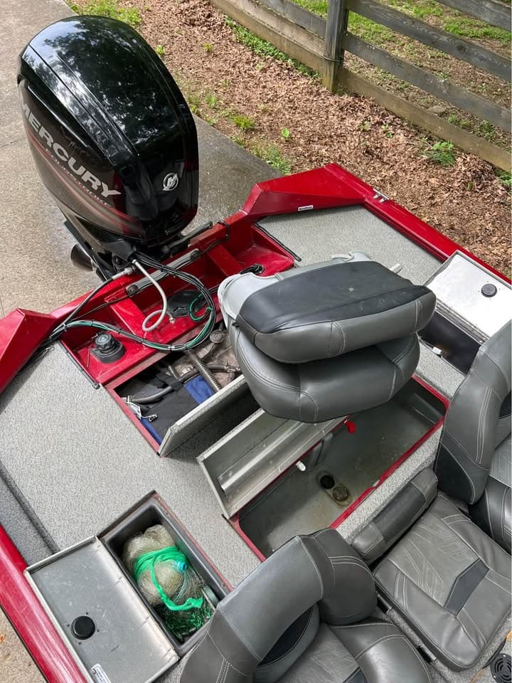 2019 Tracker Pro Team 175 TXW: Rear deck and outboard